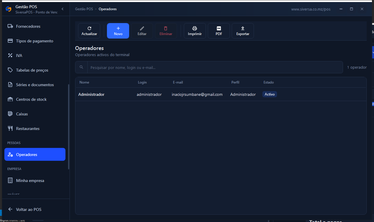 Figura · Operadores. Lista de operadores do terminal; drawer Novo operador / Editar operador com administrador e capacidades.